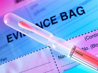what is forensic pathologists